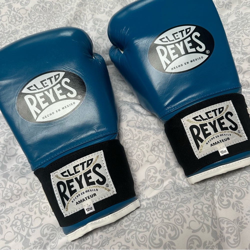 Cleto Reyes Amateur Boxing Gloves for Sparring, MMA, Kickboxing, Muay Thai 12oz
